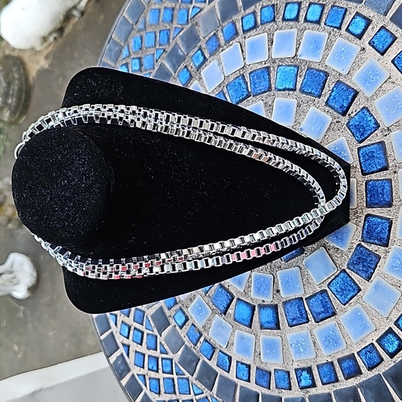 Jewelry - Silvertone Chain Necklace